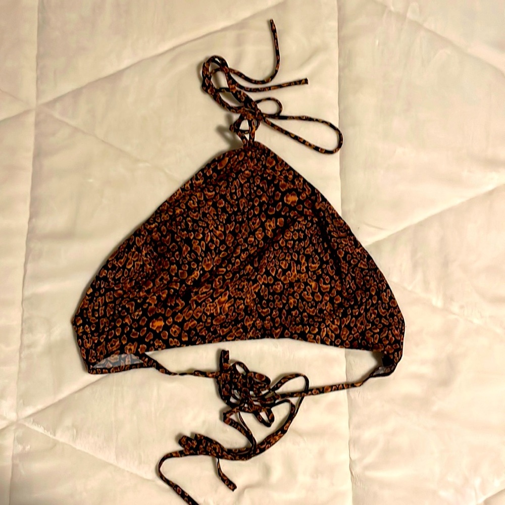 Worn once. From Kittenish. Size X-Small. Cropped Top.